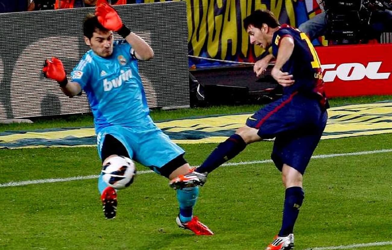 El exportero merengue Iker Casillas cuestionó fuertemente a France Football y los votantes que le otorgaron el séptimo Balón de Oro al astro argentino Lionel Messi, por privilegiar el nombre propio por encima de la actualidad. Detalles de sus reflexiones.