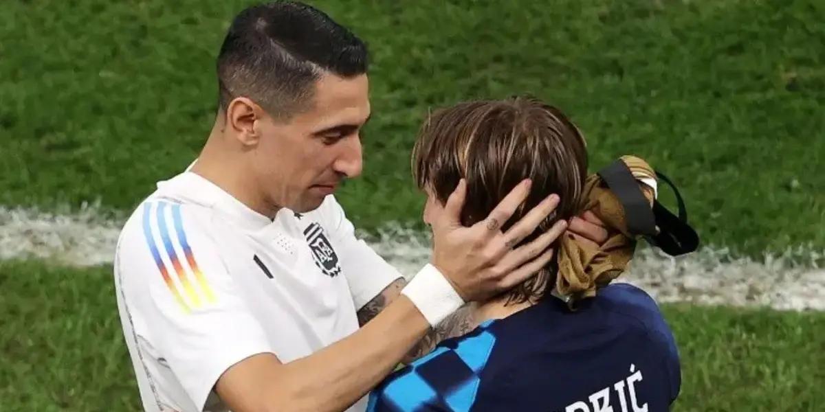 El extremo de la Juventus consoló a Luka Modric cuando el capitán de Croacia se derrumbaba de la tristeza.