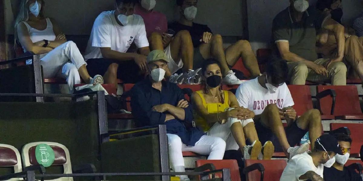 El extrenador de la Casa Blanca estuvo presente en el encuentro que disputó el equipo merengue ante Rayo Vallecano. Razones de una presencia curiosa.