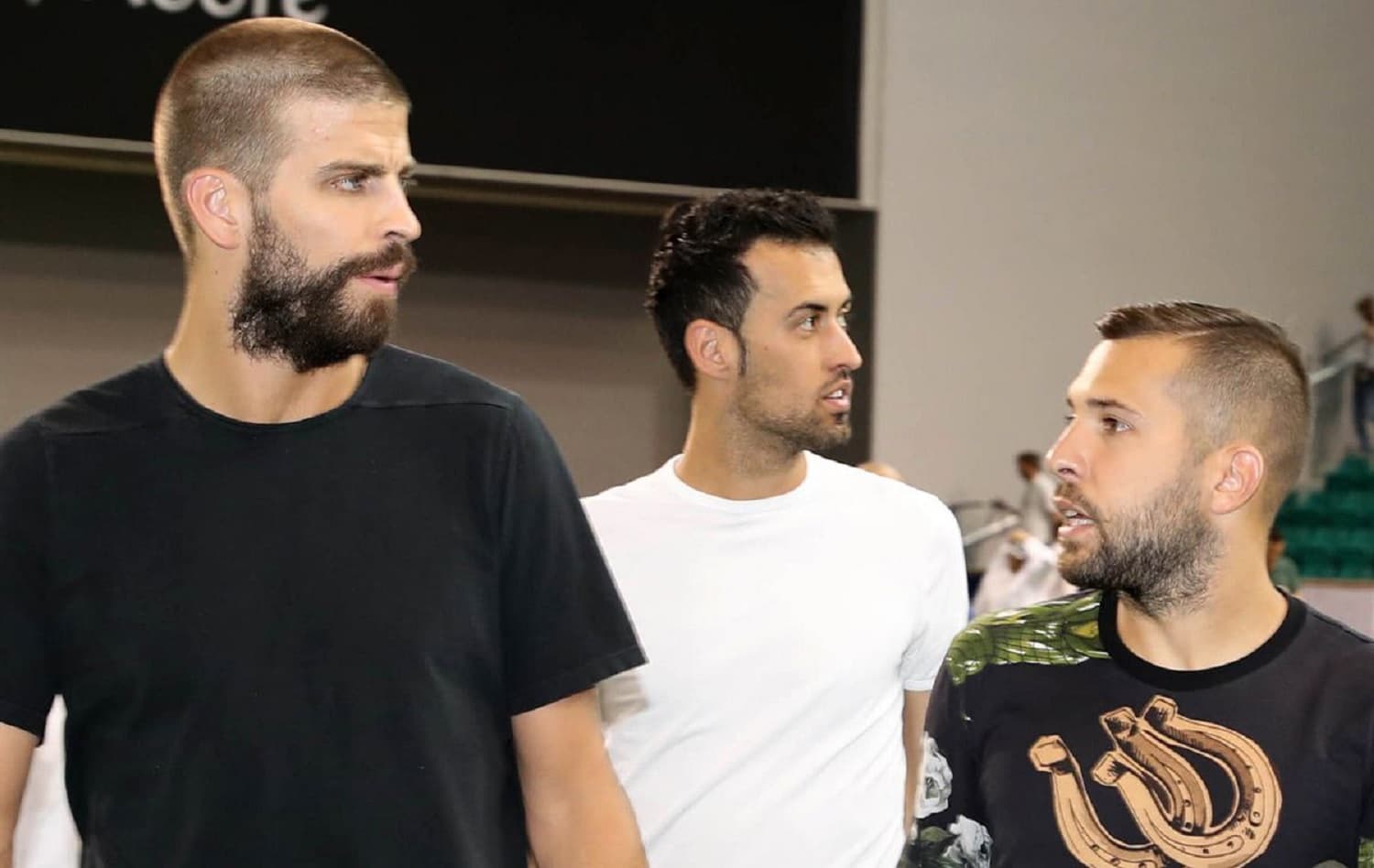 El FC Barcelona continúa con su carrera contrarreloj para rebajar la ingente masa salarial y conseguir entrar dentro de los ratios permitidos por el ‘fair play’ financiero para poder refichar a Messi. La ingeniería incluye a tres de sus compañeros de andanzas.