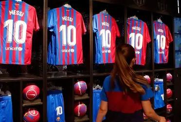 El FC Barcelona está dirimiendo qué hacer con el dorsal “10”, que utilizó Messi en estos últimos años. Si bien la mayoría de los aficionados quieren que quede libre, la directiva se lo ofreció a uno de los jugadores de su plantilla.