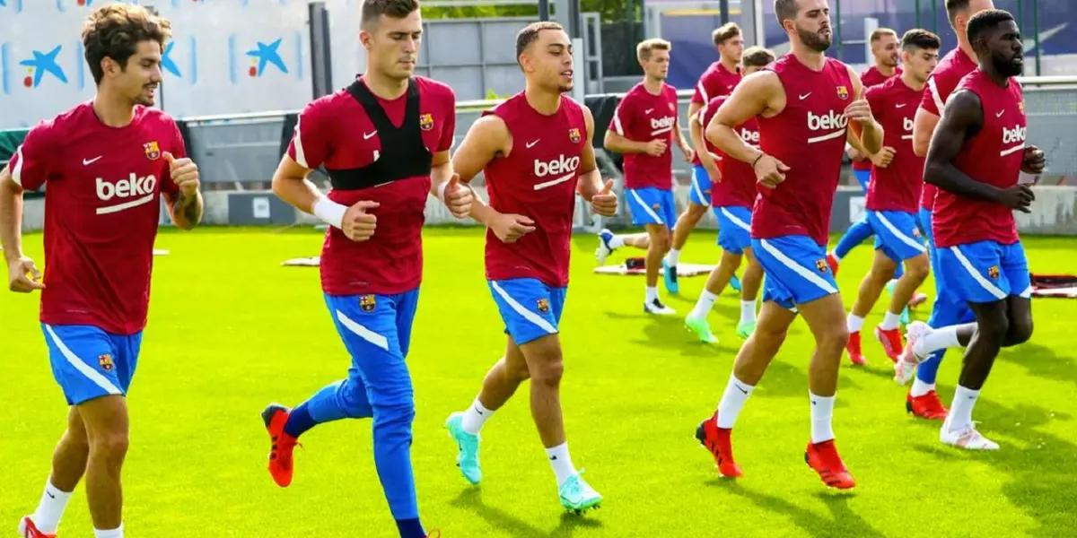 El Fc Barcelona oficializó sus 25 primeros dorsales de cara a la temporada 2021-2022. Con las ausencias de Messi (se fue a PSG) y Griezmann (volvió a Atlético Madrid) la plantilla de Ronald Koeman se rearma.