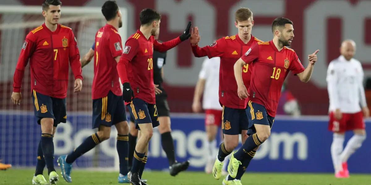 El flojo presente que vive FC Barcelona no se condice con lo que amerita su historia, por esa razón Laporta piensa en una figura de la Selección de Fútbol de España para revertirlo.