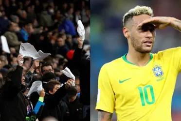 El flojo rendimiento de uno de los futbolistas del Madrid dejó muy molestos a los hinchas.