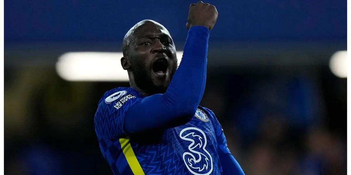 El Futbol Club Barcelona busca goles y quiere encontrarlos en Romelu Lukakum ekl actual delantero del Chelsea y quien tiene sed de revancha. No será nada sencilla su gestión y explicamos el porqué.