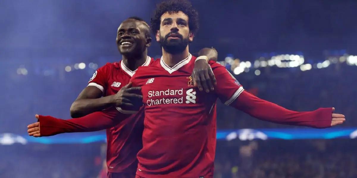 El Fútbol Club Barcelona esta en la busqueda de un delantero top para el mercado de fichajes de verano. Aunque el nombre que sigue sonando es el de Robert Lewandowski, el equipo culé sueña con Sadio Mané y Mohamed Salah quienes podrían costar 90 y 120 millones respectivamente.
