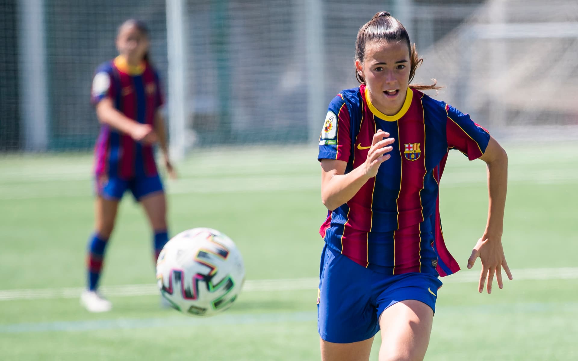El Fútbol Club Barcelona Femenino no solo cuenta con la mejor jugadora del mundo Alexia Putellas sino que tiene uno de los mejores proyectos a futuro del fútbol español, María Pérez Rabaza. Jugadora de características muy similares a las de Alexia.