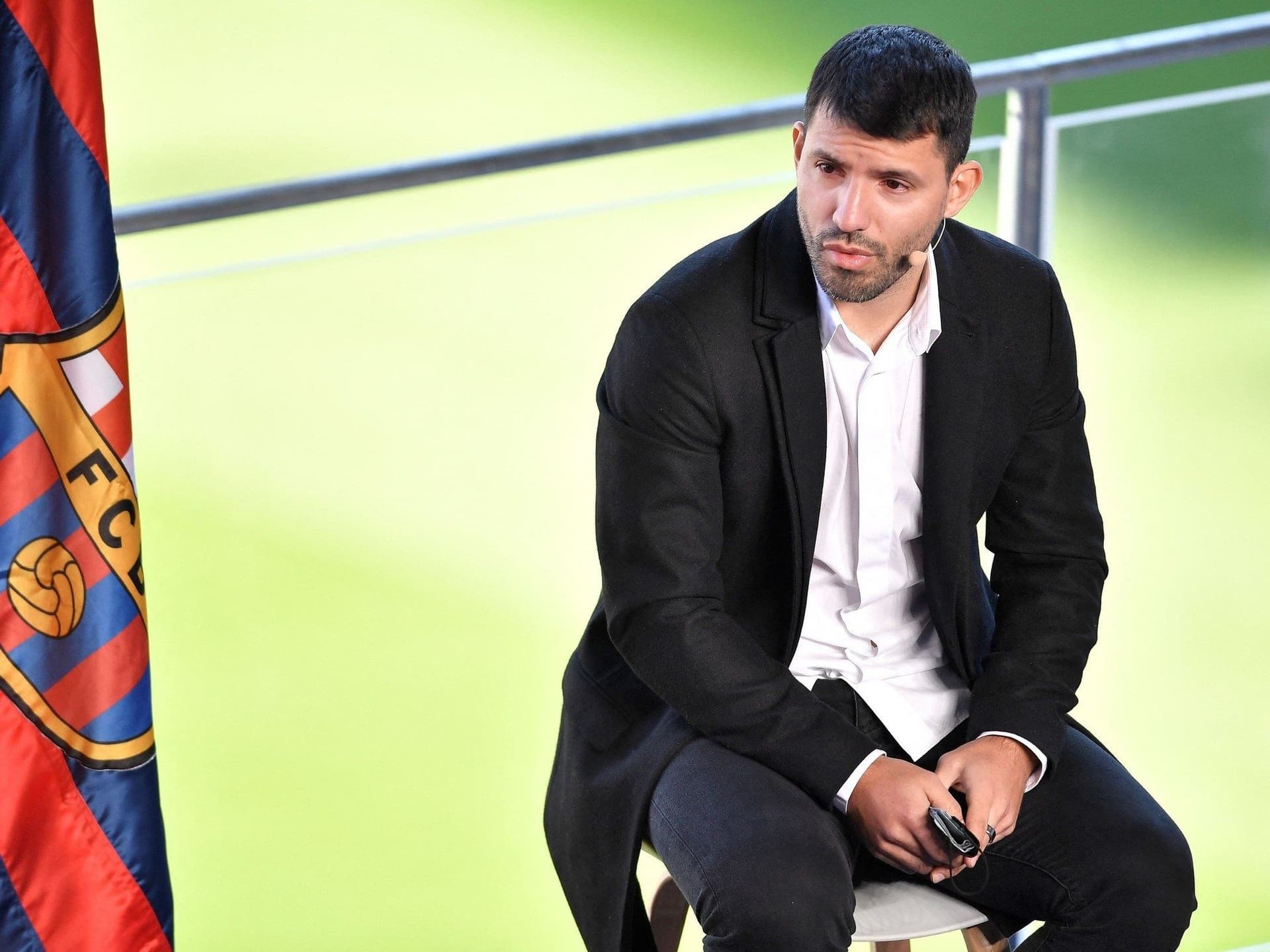 El futbolista argentino dio una conferencia de prensa para anunciar su retiro, generando un revuelo tan grande que hubo más periodistas, fotografos y cámaras que el partido más importante del año en España.