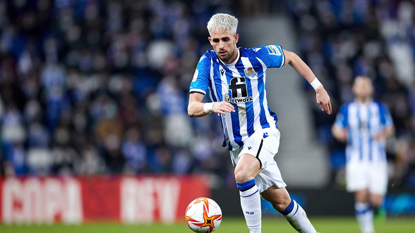 El futbolista belga rechazó las ofertas varios de los animadores de LaLiga y está cerca de ampliar su contrato, con la Real Sociedad. A la espera del OK del Manchester United.