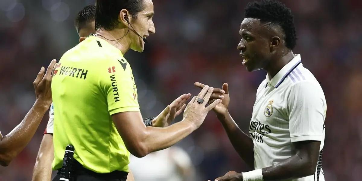 El futbolista brasileño está envuelto en polémica todas las fechas.