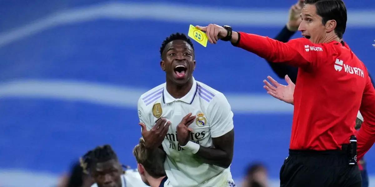 El futbolista brasileño manifestó su opinión respecto a la decisión del juez.