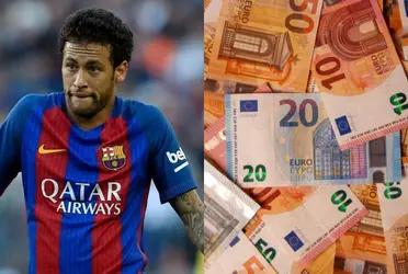 El futbolista brasileño se salió hace varias temporadas, pero no la pasa bien.