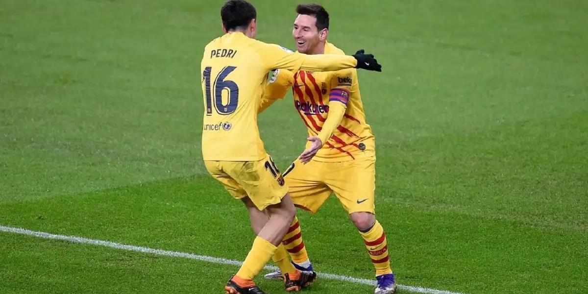 El futbolista del Barcelona ganó en un mismo año el Premio Golden Boy y el Trofeo Kopa, otorgados por FIFA y France Fottball. Los paralelos al premio The Best y Balón de Oro, pero para menores de 21 años quedaron en poder de Pedri, quien agradeció a la plantilla blaugrana y a Lionel Messi en especial.