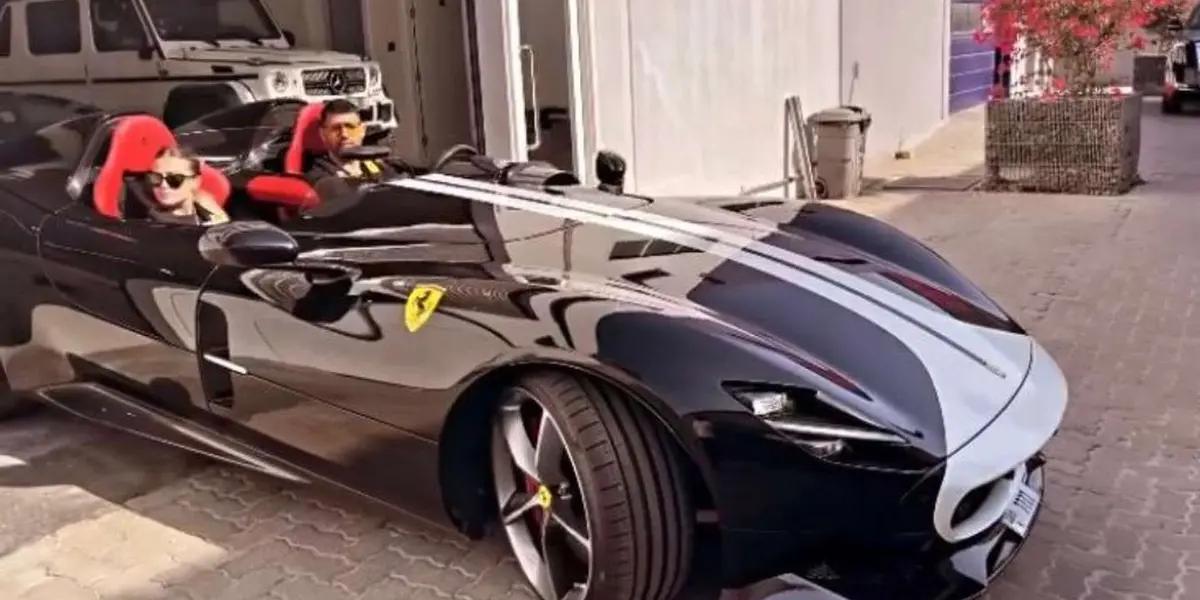 El futbolista del Barcelona y su pareja dieron un paseo por Dubai en una de las Ferraris más exclusivas del mundo. Se trata de la Monza SP2, una edición limitada de apenas 499 unidades que está valuada en 1,6 millones de euros. Detalles de un modelo exclusivo que también poseen, entre otros Cristiano Ronaldo y Zlatan Ibrahimovic.