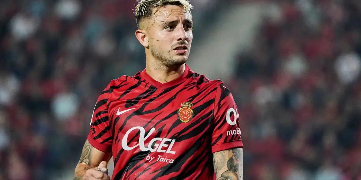 El futbolista del Mallorca empezó a hacer la manita en el entrenamiento del Mallorca tras la derrota del Madrid por 5-2 frente al Barcelona