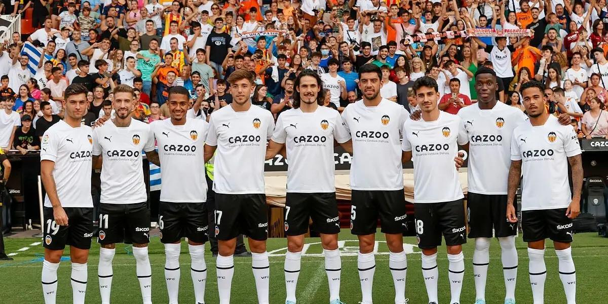 El futbolista del Valencia Edinson Cavani hablo ante uno de los medios sobre sus llegada al club y la chance de haber podido jugar en uno de los equipos grandes de la Argentina