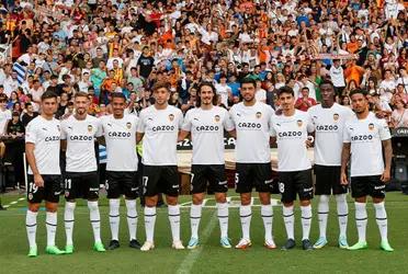 El futbolista del Valencia Edinson Cavani hablo ante uno de los medios sobre sus llegada al club y la chance de haber podido jugar en uno de los equipos grandes de la Argentina