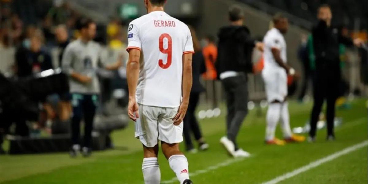 El futbolista finalizó el encuentro ante Suecia con una molestia física que no reviste mayor gravedad, pero que preventivamente hizo que el delantero abandonara la concentración.