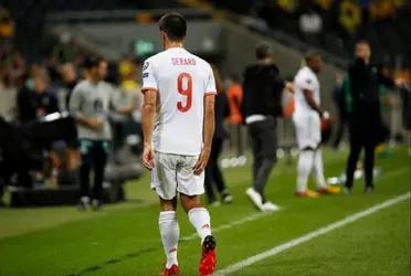 El futbolista finalizó el encuentro ante Suecia con una molestia física que no reviste mayor gravedad, pero que preventivamente hizo que el delantero abandonara la concentración.