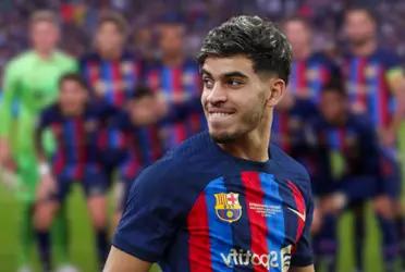 El futbolista marroquí estaba en duda por sus minutos, pero finalmente le comunicó a Xavi que seguirá en el Barça.