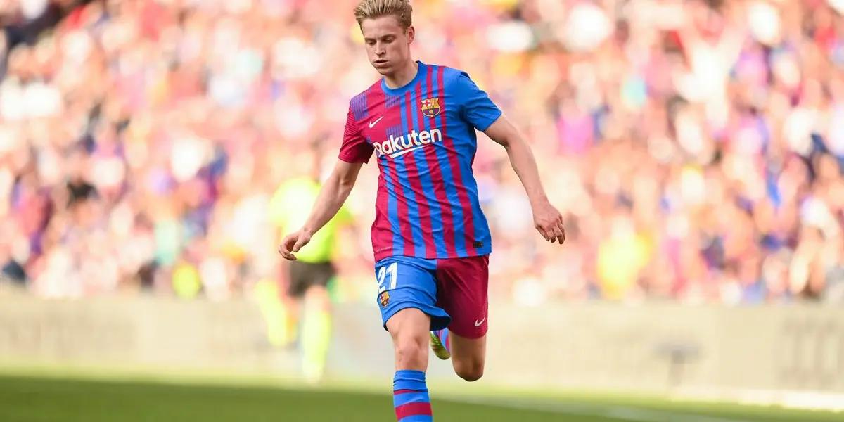 El futbolista neerlandés, según aseguran medios españoles, está a la venta. La idea del Barcelona sería la de poder financiar, con el producido de la transacción, parte de lo que tiene que ver con el pase de Haalland a Camp Nou.