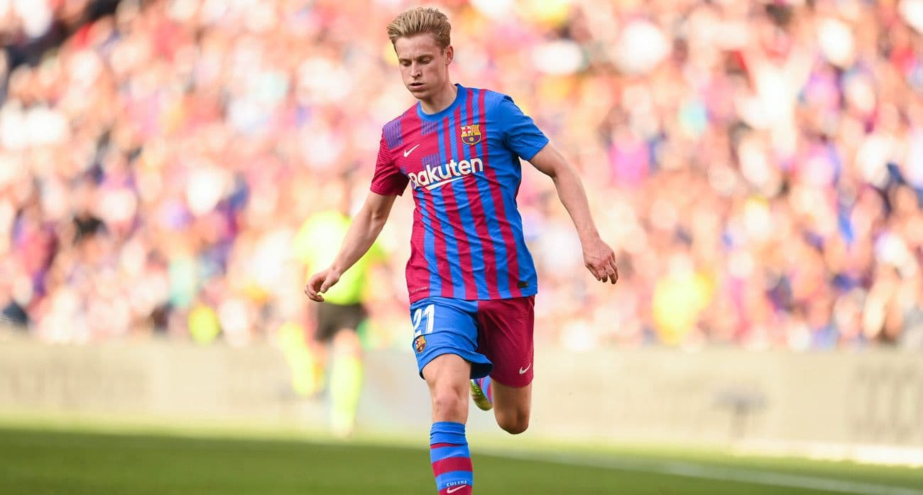 El futbolista neerlandés, según aseguran medios españoles, está a la venta. La idea del Barcelona sería la de poder financiar, con el producido de la transacción, parte de lo que tiene que ver con el pase de Haalland a Camp Nou.