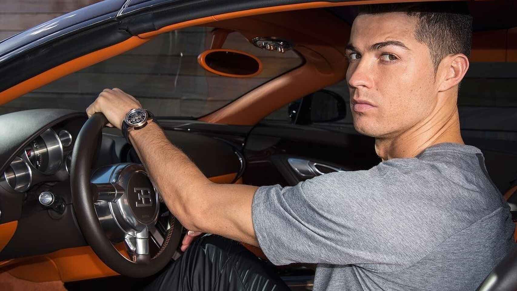 El futbolista será visto por las calles de Manchester con su nuevo coche, un Bugatti Centodieci que próximamente llegará a la puerta de su casa.