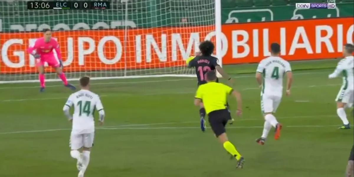 El futbolista tuvo una chance de cambiar su suerte pero no pudo concretarla.