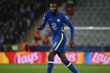 El futuro de Rudiger, central alemán del Chelsea de 28 años, parece que está en el Real Madrid. Según reporta la prensa británica, el defensa y el club merengue habrían llegado a un "acuerdo informal" para la incorporación del central germano el verano que viene.