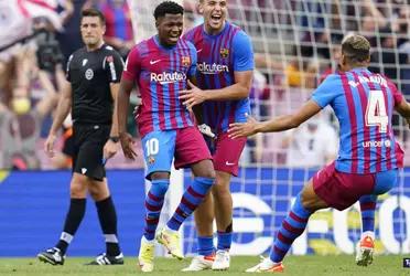 El joven de 18 años volvió a jugar en el FC Barcelona después de 10 meses y en el estreno de la 10 que dejó Messi, anotó un gol para sellar la victoria de su equipo frente al Levante en el Camp Nou.
