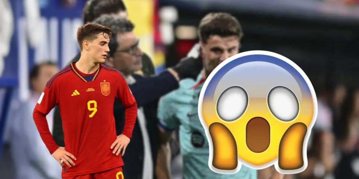 El jugador asombró a todos cuando saltó al césped para el entrenamiento.