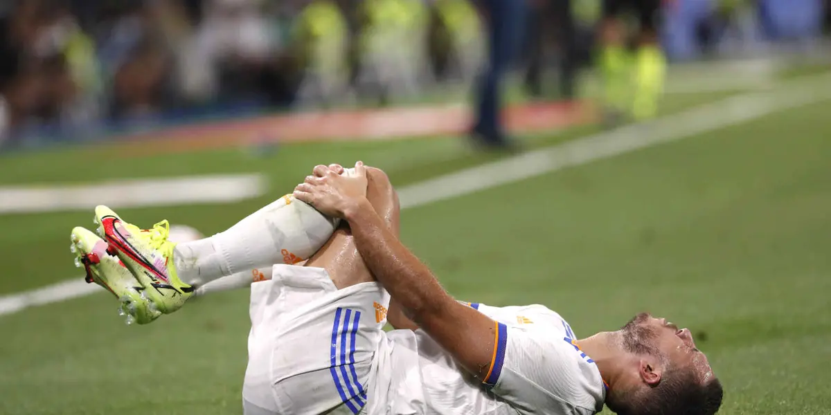 El jugador belga cayó otra vez lesionado de su rodilla, por eso estuvo ausente en varios partidos del Real Madrid. Carlo Ancelotti en conferencia de prensa salió a aclarar la situación y comentar porque el delantero no juega.