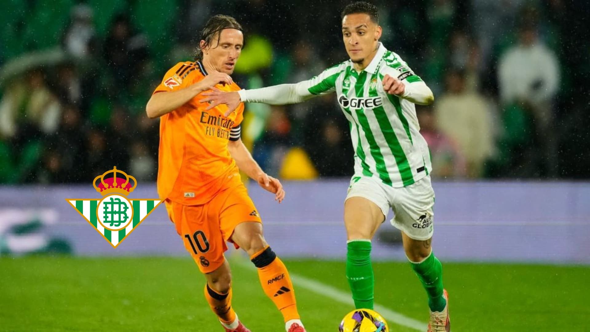 El jugador brasileño desea quedarse en el club verdiblanco y no volver a Manchester
