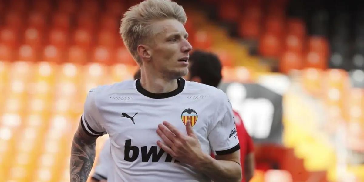 El jugador danés esta en pole position para suplir la baja de Trippier que ya debutó en el Newcastle de Inglaterra.