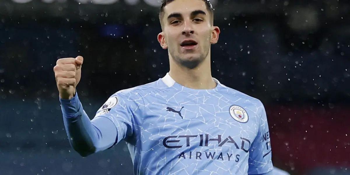 El jugador español es uno de los delanteros con mayor futuro, al entrenador culé le encanta y su polivalencia a la hora de jugar le convierte en uno de los jugadores más codiciados.