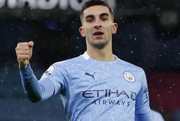 El jugador español es uno de los delanteros con mayor futuro, al entrenador culé le encanta y su polivalencia a la hora de jugar le convierte en uno de los jugadores más codiciados.