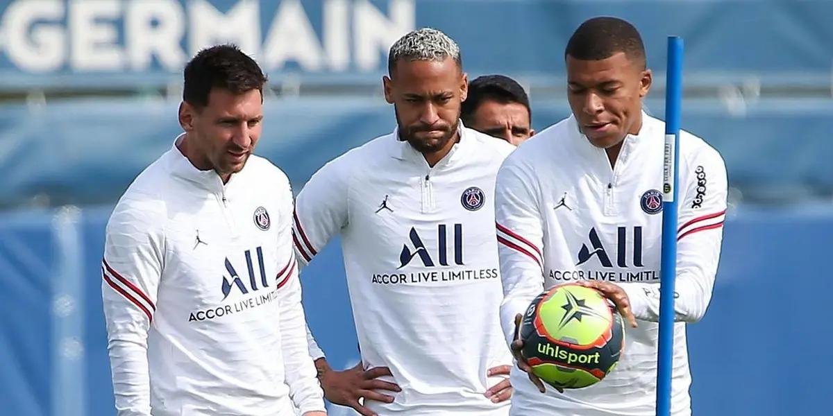 El jugador francés pudo ser captado refiriéndose sobre Neymar Jr cuando fue cambiado en el último encuentro de PSG por la Ligue 1. Mbappé parece quedar fuera del grupo de los europeos y esto podría generar un conflicto en el campo.