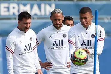 El jugador francés pudo ser captado refiriéndose sobre Neymar Jr cuando fue cambiado en el último encuentro de PSG por la Ligue 1. Mbappé parece quedar fuera del grupo de los europeos y esto podría generar un conflicto en el campo.