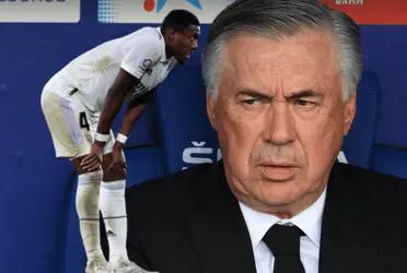 El jugador ha sufrido una nueva lesión y se ha ido directo al vestuario. ¡Otro problema más para el entrenador!