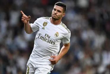 El jugador serbio nunca rindió desde su llegada hace dos años, paso de ser la promesa del Real Madrid a un jugador que apenas tiene minutos, sin dudas el efecto de ponerse la camiseta merengue influye y el hasta el momento, Florentino Pérez pagó más de lo que recibió por Jovic.