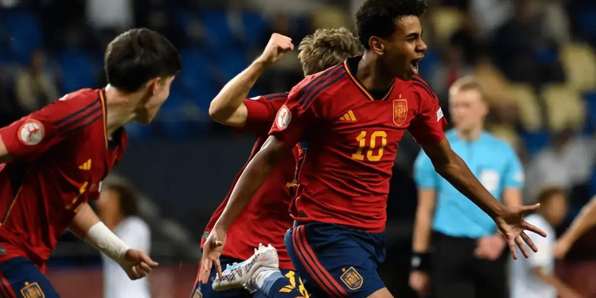 El juvenil del Barcelona puede hacer su estreno con De La Fuente en la fecha FIFA que se aproxima.