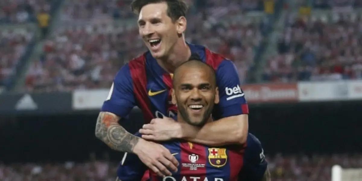 El lateral brasileño del Barcelona confesó que la posibilidad de finalizar la carrera de Leo Messi en el lugar donde la empezó sería un gran presente para él. El mandamás culé no está en el mejor momento de la relación con la "Pulga", pero quizás sus ex compañeros lo convenzan de volver al lugar donde se convirtió en leyenda.