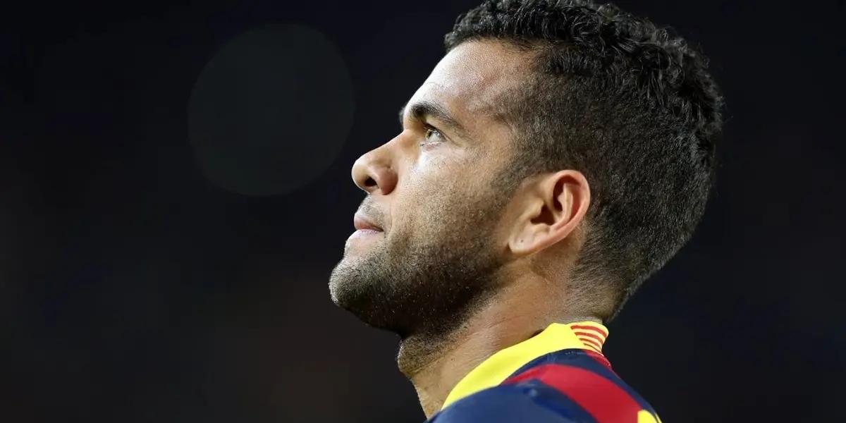 El lateral brasileño tuvo una entrevista con el diario Sport, donde fue muy sincero y sorpresivo con su respuesta. Muchos aficionados ya se ilusionan con su vuelta y solo queda ver que decisión toma el equipo catalán.