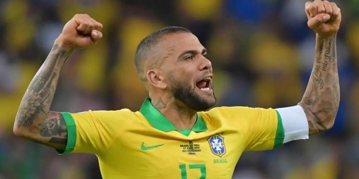 El lateral brasilero explicó su salida del club.