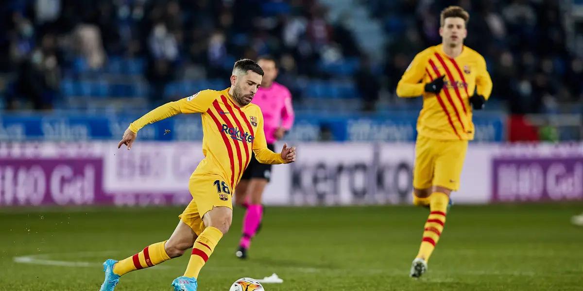 El lateral del Barcelona, Jordi Alba, comentó sus sensaciones tras la agónica victoria del Barcelona ante Alavés. El blaugrana se defendió de las críticas y señaló que siempre se suele apuntar a los veteranos en las malas rachas.