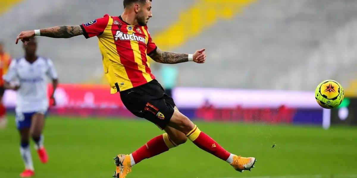 El lateral derecho del Racing Club de Lens interesa en el Wanda Metropolitano para la temporada que se avecina. Seduce por su proyección al ataque y es una de las mejores actuaciones de la Ligue 1