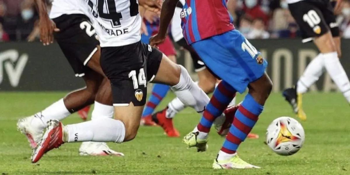 El lateral izquierdo, buscado fuertemente por el Fc Barcelona, se expresó sobre lo que considera un beneficio artero sobre el club culé en una jugada que manifestó injusta. Y no se calló nada frente a los micrófonos y las redes.