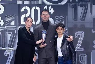 El llamativo look, de más de 65 mil euros, de Georgina Rodríguez para la gala The Best sorprendió a propios y extraños. La modelo hispanoargentina viajó junto a Cristiano Ronaldo a Zurich para asistir al evento organizado por la FIFA