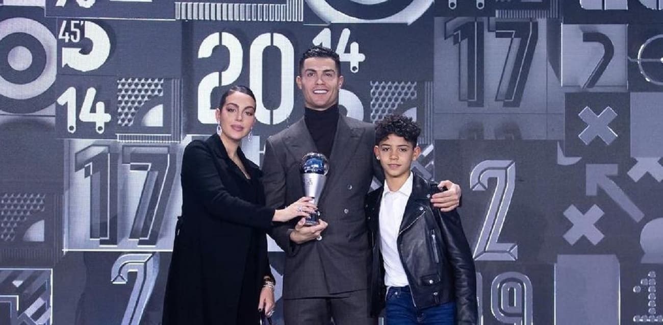 El llamativo look, de más de 65 mil euros, de Georgina Rodríguez para la gala The Best sorprendió a propios y extraños. La modelo hispanoargentina viajó junto a Cristiano Ronaldo a Zurich para asistir al evento organizado por la FIFA
