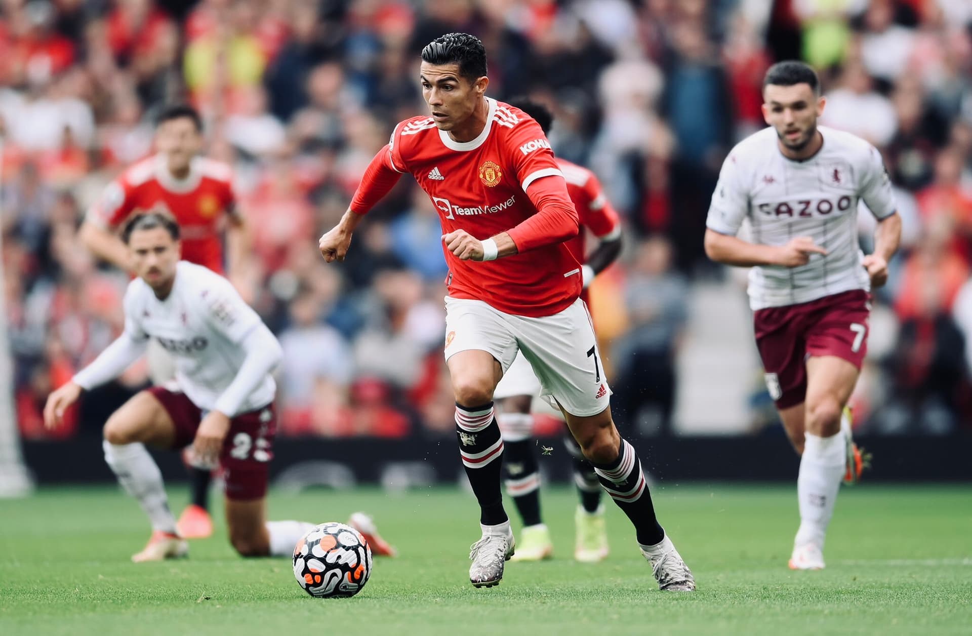 El Manchester United cayó en casa ante Aston Villa y pierde el liderato de la Premier League. En el descuento, Bruno Fernandes falló un penal que le quitó a Cristiano Ronaldo y los Red Devils perdieron una chance importantísima de ganar aunque sea un punto.